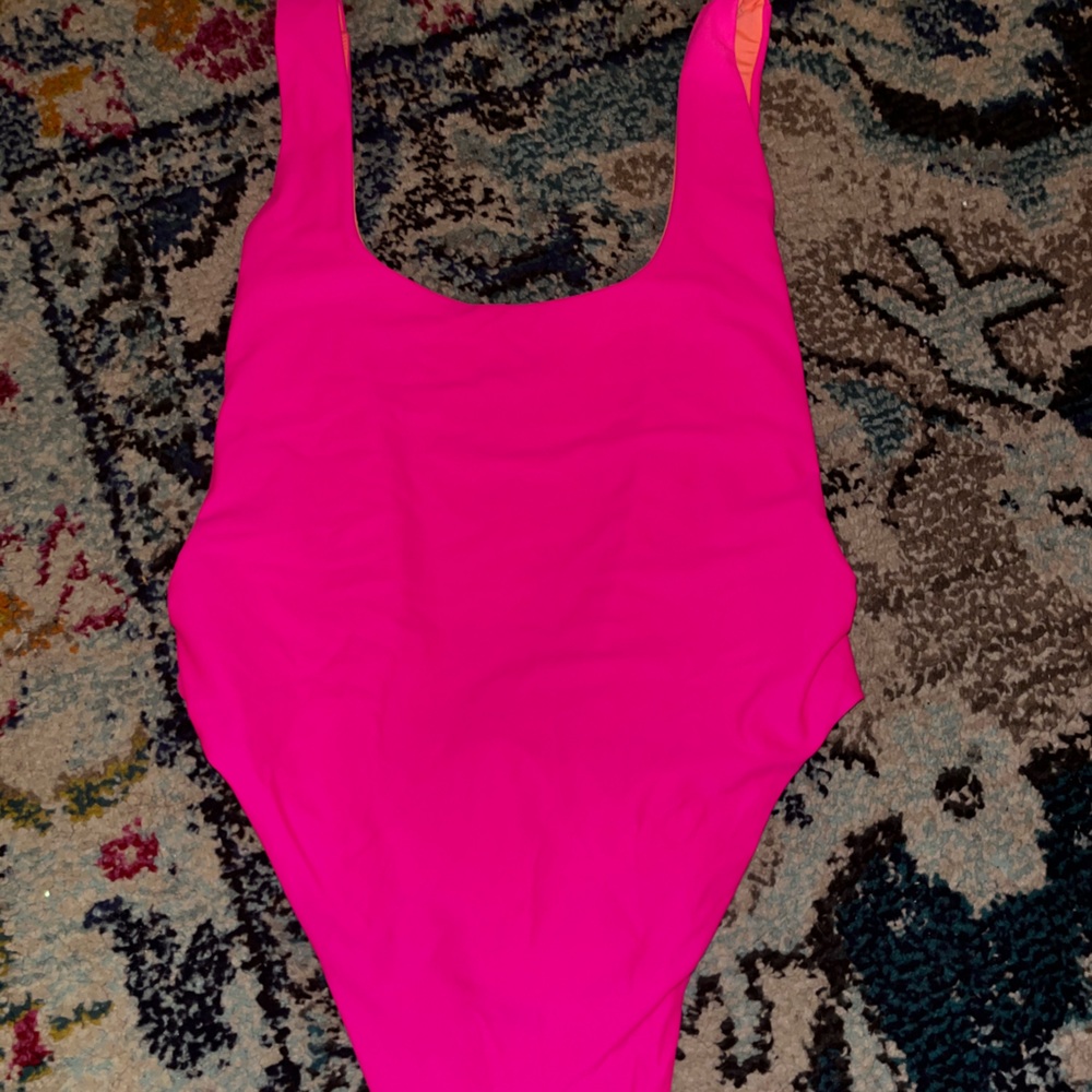 Aerie hot pink one piece swimsuit 💗🍑✨